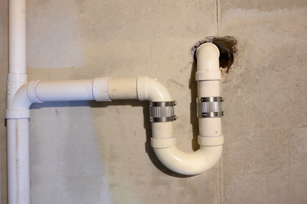 PVC废水管来自住宅的外墙