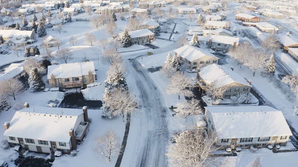 密尔沃基社区被雪覆盖